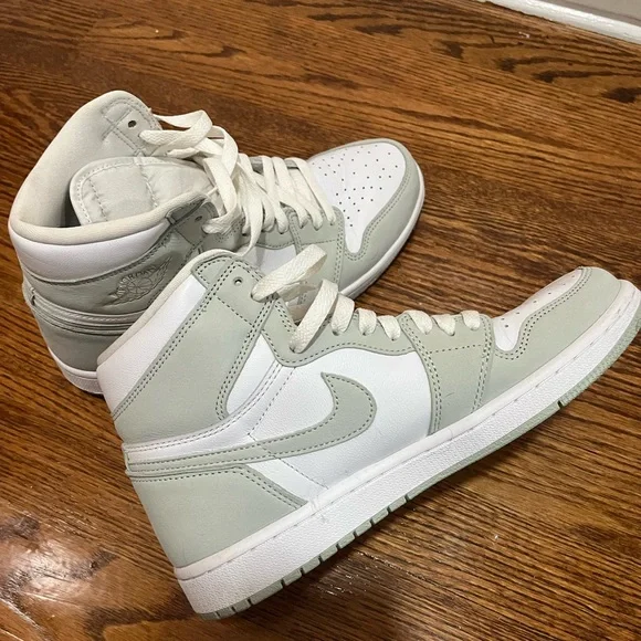 Jordan 1 Retro High OG - Seafoam - Picture 3 of 5
